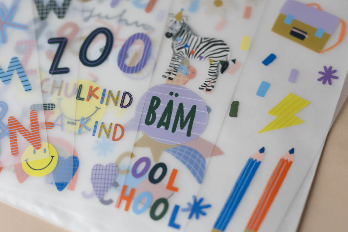 Bügelbuchstaben Kreativset - Colorful Stripes + Motivbögen - Schulkind Edition