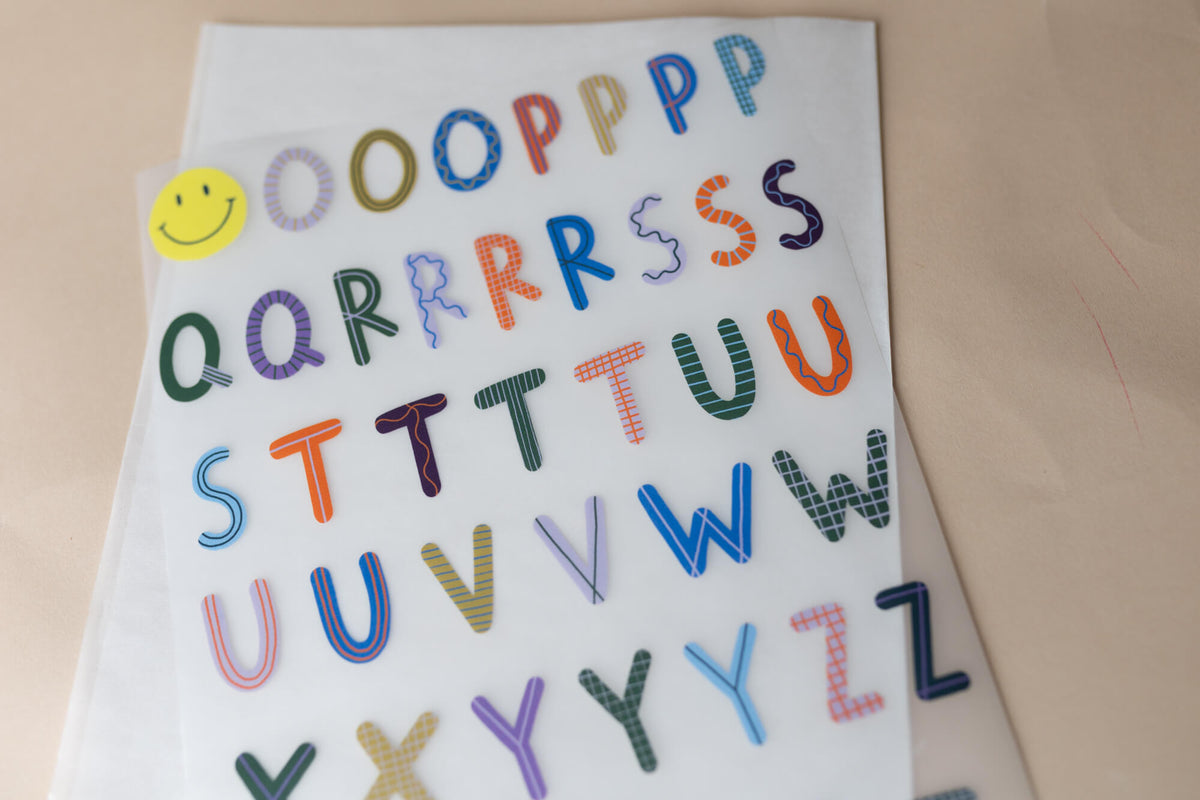 Bügelbuchstaben Kreativset - Colorful Stripes + Motivbögen - Schulkind Edition