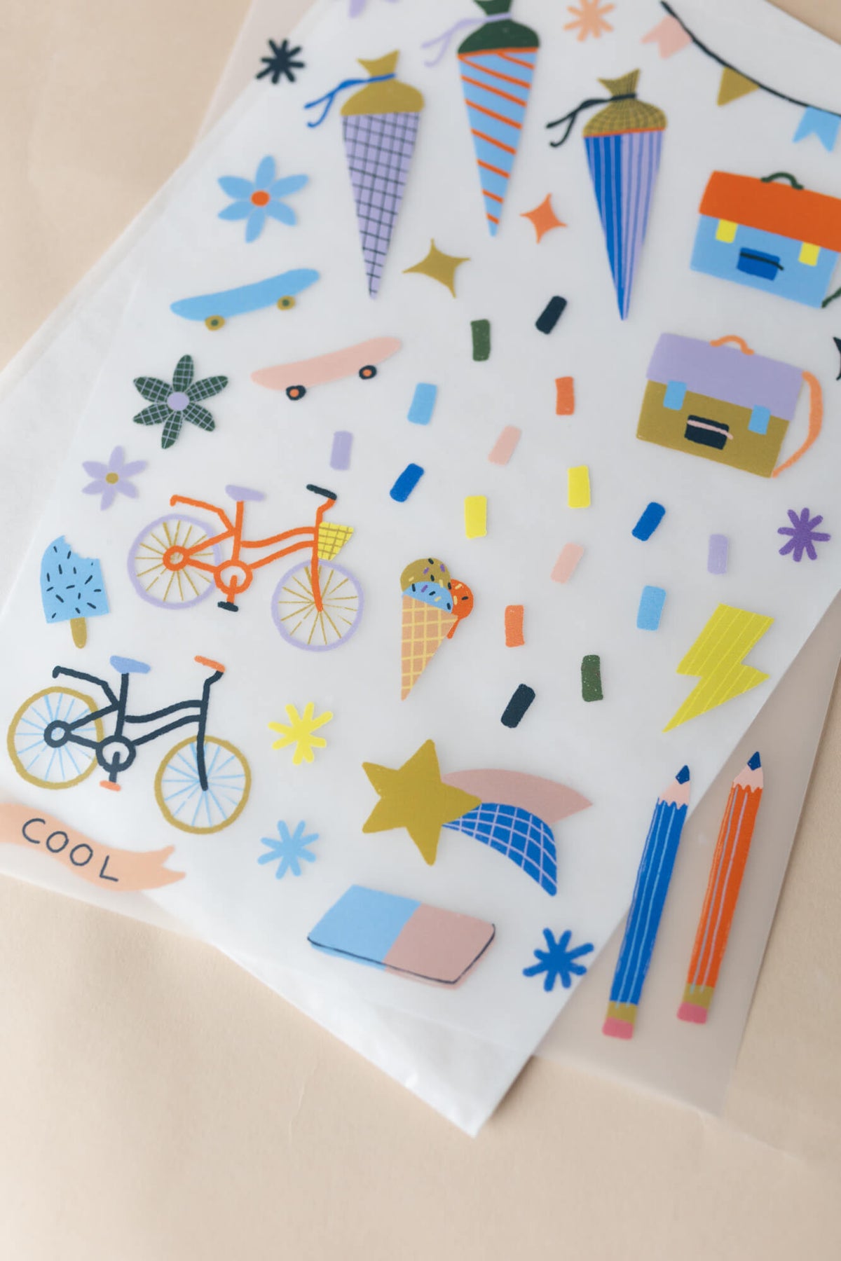 Bügelbuchstaben Kreativset - Colorful Stripes + Motivbögen - Schulkind Edition