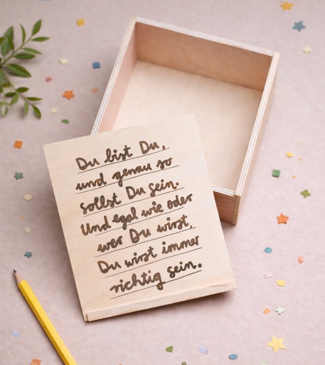 graviertes Holzkästchen für Kinder - Du bist Du + passende Karte