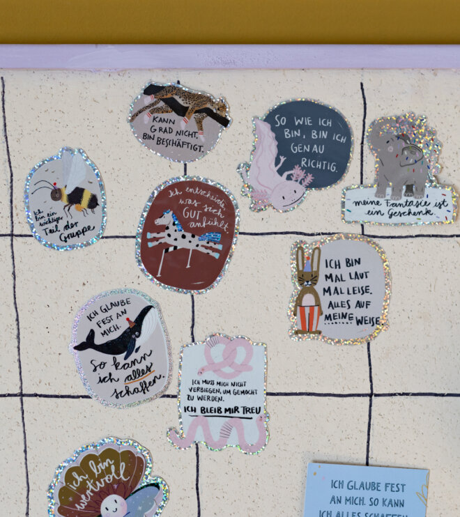 Glitzersticker mit Botschaft